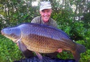Dave Lane with the Burghfield common at 55lb 5oz.jpg
